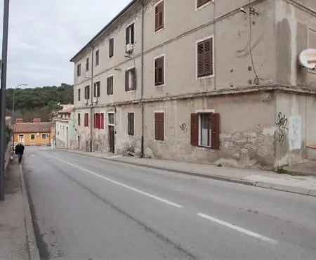 Πανσιόν Zona